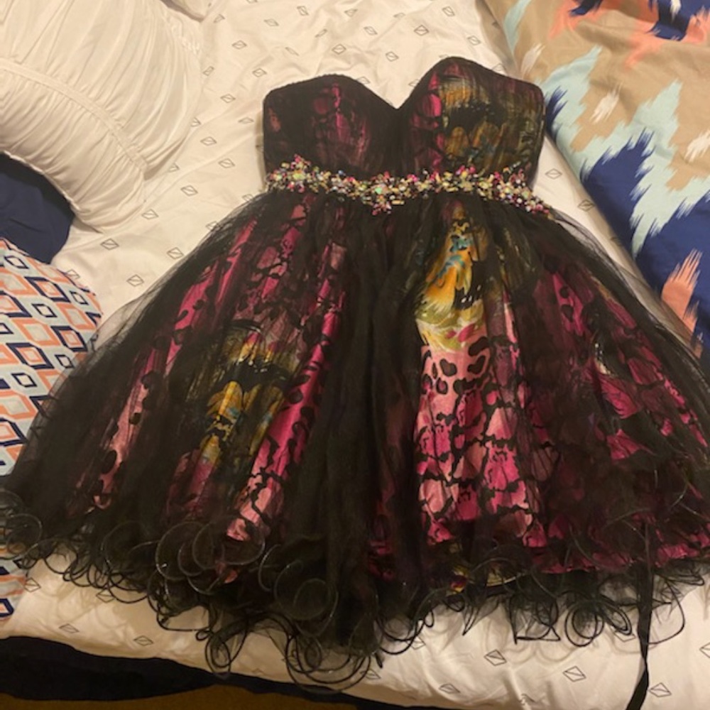 Perfect and super cute Homecoming (HOCO) dress!!!